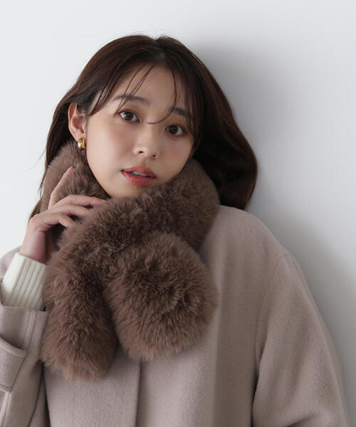 NATURAL BEAUTY BASIC（ナチュラルビューティーベーシック）の「フェイクファーティペット（マフラー・レディース・オフホワイト/ブラウン・FREE）」の2枚目の写真
