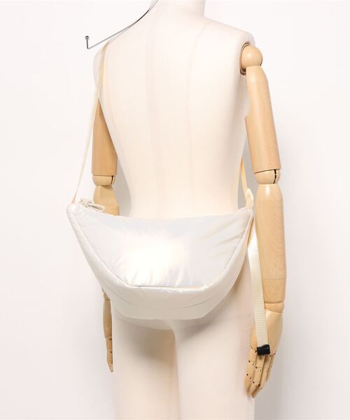 Anui(アニュイ)の「【UNISEX/CONTROL FREAK】オーロラpuffハーフムーンショルダーバッグ(ショルダーバッグ・レディース・ミント/オフホワイト・FREE)」の21枚目の写真