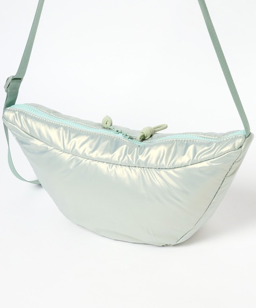 Anui(アニュイ)の「【UNISEX/CONTROL FREAK】オーロラpuffハーフムーンショルダーバッグ(ショルダーバッグ・レディース・ミント/オフホワイト・FREE)」の5枚目の写真