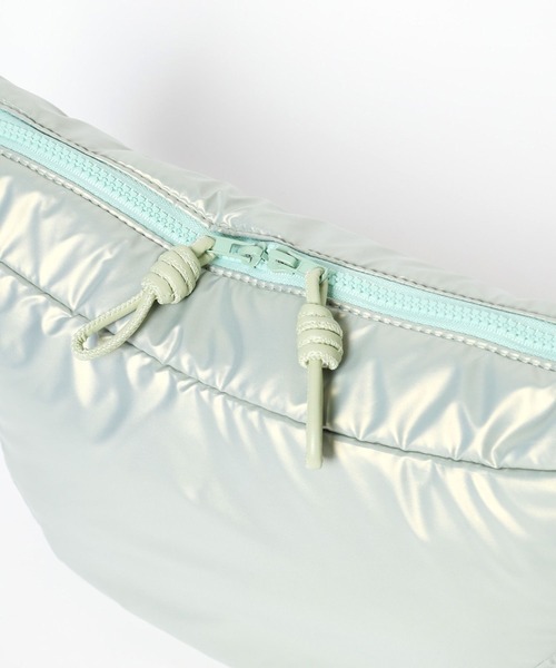 Anui(アニュイ)の「【UNISEX/CONTROL FREAK】オーロラpuffハーフムーンショルダーバッグ(ショルダーバッグ・レディース・ミント/オフホワイト・FREE)」の8枚目の写真