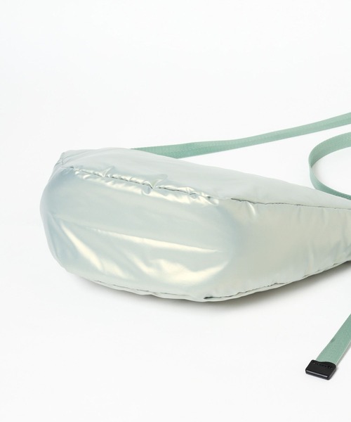 Anui(アニュイ)の「【UNISEX/CONTROL FREAK】オーロラpuffハーフムーンショルダーバッグ(ショルダーバッグ・レディース・ミント/オフホワイト・FREE)」の10枚目の写真