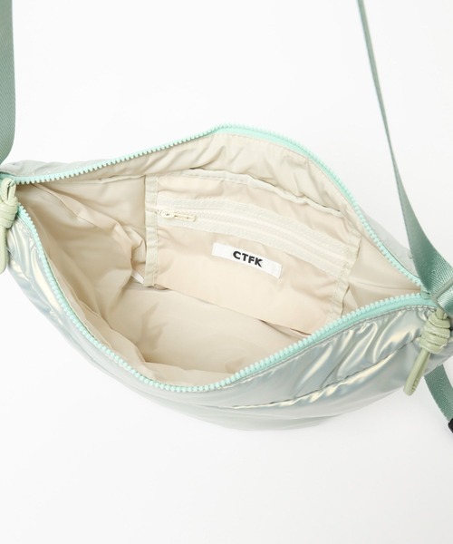 Anui(アニュイ)の「【UNISEX/CONTROL FREAK】オーロラpuffハーフムーンショルダーバッグ(ショルダーバッグ・レディース・ミント/オフホワイト・FREE)」の11枚目の写真