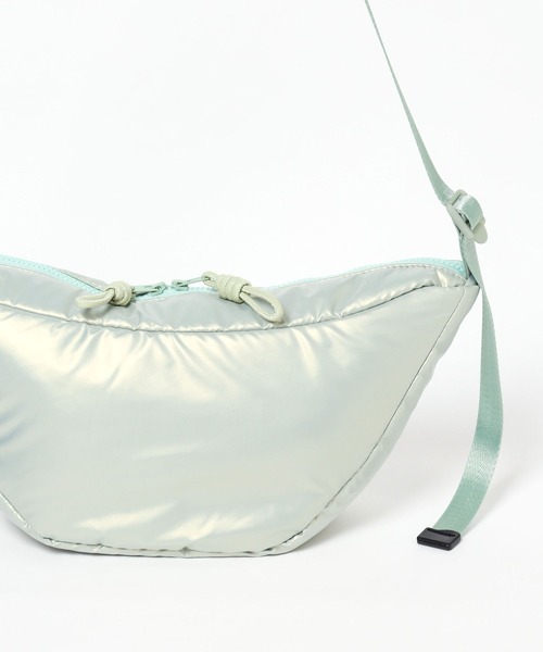 Anui(アニュイ)の「【UNISEX/CONTROL FREAK】オーロラpuffハーフムーンショルダーバッグ(ショルダーバッグ・レディース・ミント/オフホワイト・FREE)」の14枚目の写真