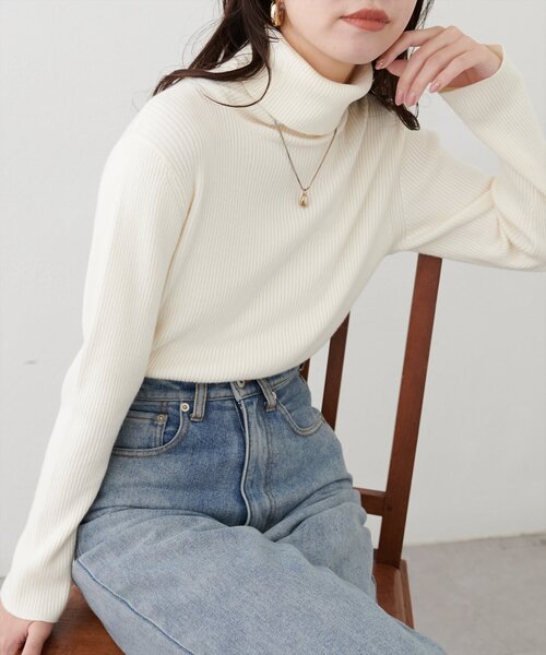 natural couture（ナチュラルクチュール）の「もちもちベーシックリブタートル（ニット/セーター・レディース・ボルドー/オフホワイト/ブルー/チャコールグレー/グレイッシュベージュ/ピンクベージュ/ブラック・FREE）」の2枚目の写真