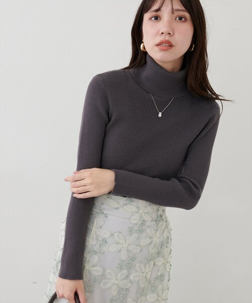 natural couture（ナチュラルクチュール）の「もちもちベーシックリブタートル（ニット/セーター・レディース・ボルドー/オフホワイト/ブルー/チャコールグレー/グレイッシュベージュ/ピンクベージュ/ブラック・FREE）」の15枚目の写真