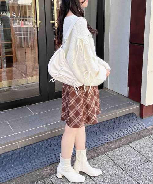 INGNI(イング)の「袖スリットリボンブークレニット(ニット/セーター・レディース・ピンク/グレー/アイボリー・M)」の9枚目の写真