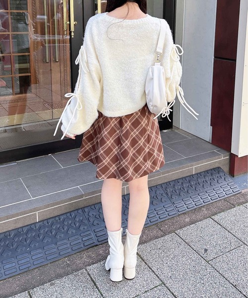 INGNI(イング)の「袖スリットリボンブークレニット(ニット/セーター・レディース・ピンク/グレー/アイボリー・M)」の10枚目の写真