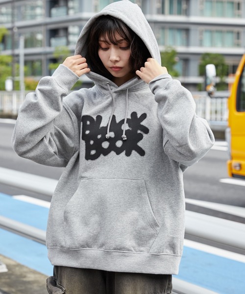 WEGO(ウィゴー)の「WEGO/リラックスフィットスプレーグラフィックパーカー(パーカー・メンズ・ホワイト/ブラック/杢グレー・SMALL/MEDIUM/LARGE)」の3枚目の写真