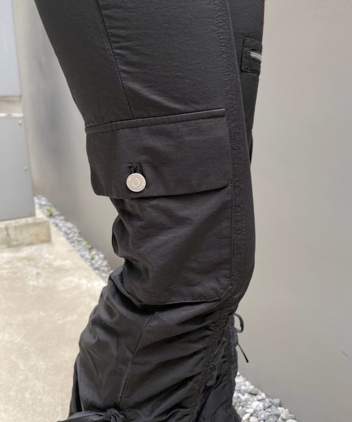 ENVYM(アンビー)の「サイドポケットギャザーフレアパンツ(デニムパンツ・レディース・カーキ/ブラック・FREE)」の22枚目の写真