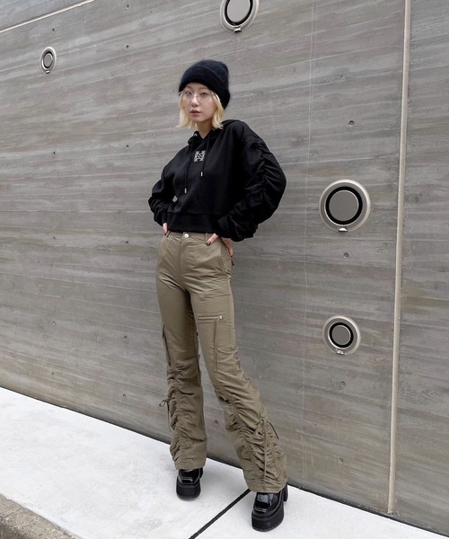 ENVYM(アンビー)の「サイドポケットギャザーフレアパンツ(デニムパンツ・レディース・カーキ/ブラック・FREE)」の10枚目の写真