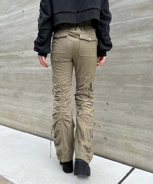 ENVYM(アンビー)の「サイドポケットギャザーフレアパンツ(デニムパンツ・レディース・カーキ/ブラック・FREE)」の7枚目の写真