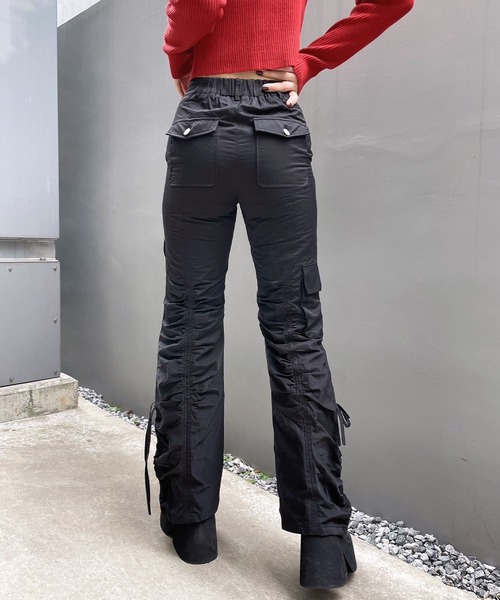 ENVYM(アンビー)の「サイドポケットギャザーフレアパンツ(デニムパンツ・レディース・カーキ/ブラック・FREE)」の15枚目の写真