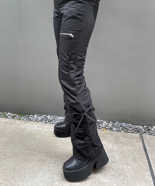 ENVYM(アンビー)の「サイドポケットギャザーフレアパンツ(デニムパンツ・レディース・カーキ/ブラック・FREE)」の20枚目の写真