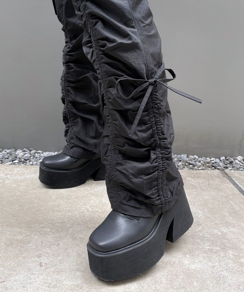 ENVYM(アンビー)の「サイドポケットギャザーフレアパンツ(デニムパンツ・レディース・カーキ/ブラック・FREE)」の21枚目の写真