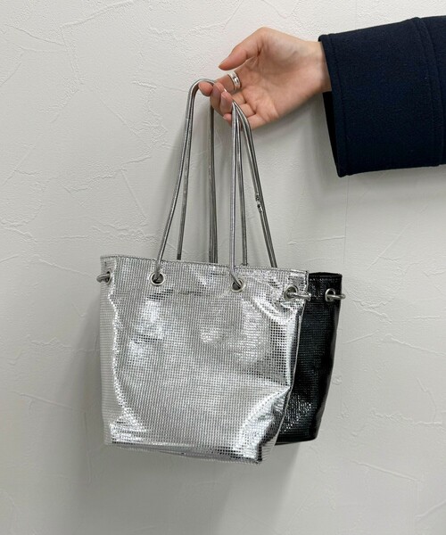 fredy emue（フレディエミュ）の「メタルフィルムミニバッグ（ハンドバッグ・レディース・ブラック/シルバー・FREE）」の3枚目の写真