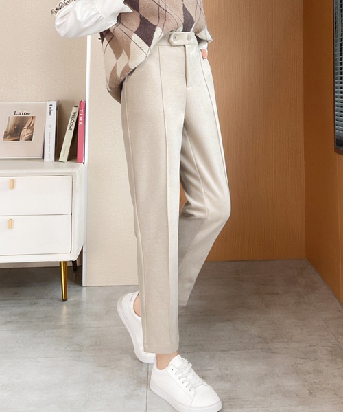 LOWO(ロワ)の「ピンタックテーパードパンツ(その他パンツ・レディース・ベージュ/ブラック・M/S/2L/L)」の5枚目の写真
