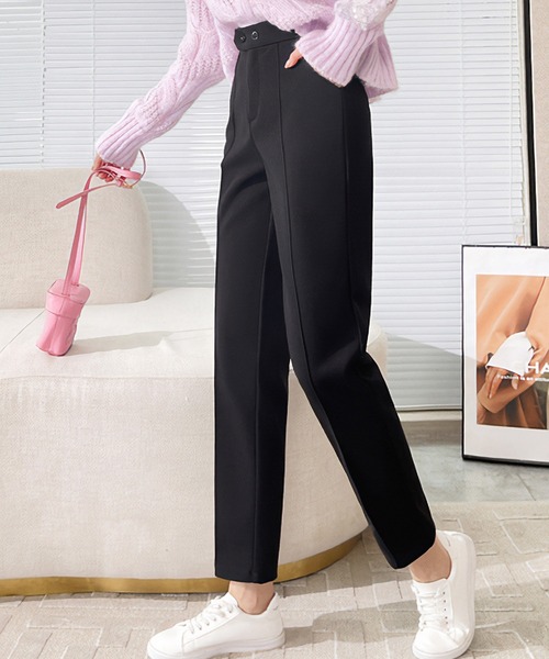 LOWO(ロワ)の「ピンタックテーパードパンツ(その他パンツ・レディース・ベージュ/ブラック・M/S/2L/L)」の8枚目の写真