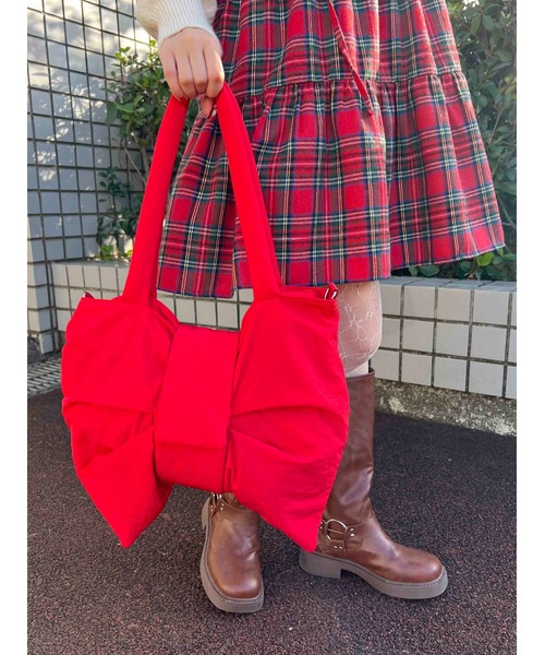 WC（ダブル シー）の「パテッドリボンショルダーバッグ（ショルダーバッグ・レディース・アイボリー/ブラック/レッド・FREE）」の17枚目の写真