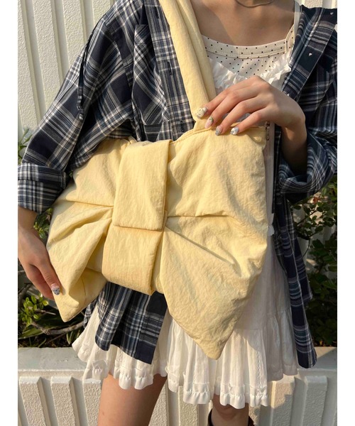 WC（ダブル シー）の「パテッドリボンショルダーバッグ（ショルダーバッグ・レディース・アイボリー/ブラック/レッド・FREE）」の5枚目の写真