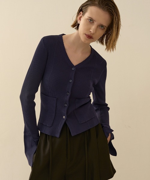 MIELI INVARIANT(ミエリインヴァリアント)の「Petal Cuffs Cardigan Tops(ニット/セーター・レディース・ブラウン/ネイビー/ブラック・FREE)」の3枚目の写真