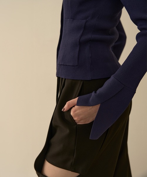 MIELI INVARIANT(ミエリインヴァリアント)の「Petal Cuffs Cardigan Tops(ニット/セーター・レディース・ブラウン/ネイビー/ブラック・FREE)」の6枚目の写真