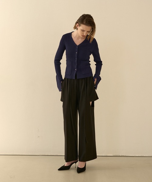 MIELI INVARIANT(ミエリインヴァリアント)の「Petal Cuffs Cardigan Tops(ニット/セーター・レディース・ブラウン/ネイビー/ブラック・FREE)」の7枚目の写真