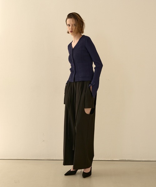 MIELI INVARIANT(ミエリインヴァリアント)の「Petal Cuffs Cardigan Tops(ニット/セーター・レディース・ブラウン/ネイビー/ブラック・FREE)」の8枚目の写真