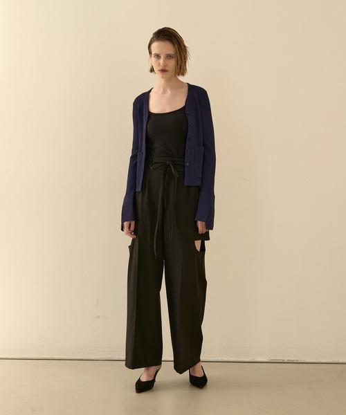 MIELI INVARIANT(ミエリインヴァリアント)の「Petal Cuffs Cardigan Tops(ニット/セーター・レディース・ブラウン/ネイビー/ブラック・FREE)」の9枚目の写真