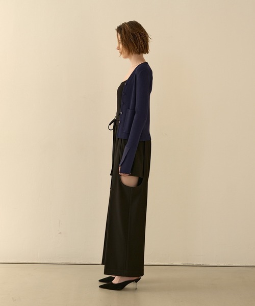 MIELI INVARIANT(ミエリインヴァリアント)の「Petal Cuffs Cardigan Tops(ニット/セーター・レディース・ブラウン/ネイビー/ブラック・FREE)」の10枚目の写真