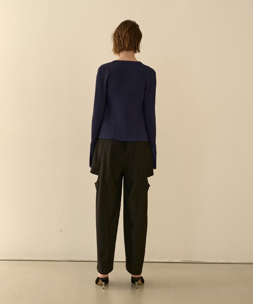 MIELI INVARIANT(ミエリインヴァリアント)の「Petal Cuffs Cardigan Tops(ニット/セーター・レディース・ブラウン/ネイビー/ブラック・FREE)」の11枚目の写真