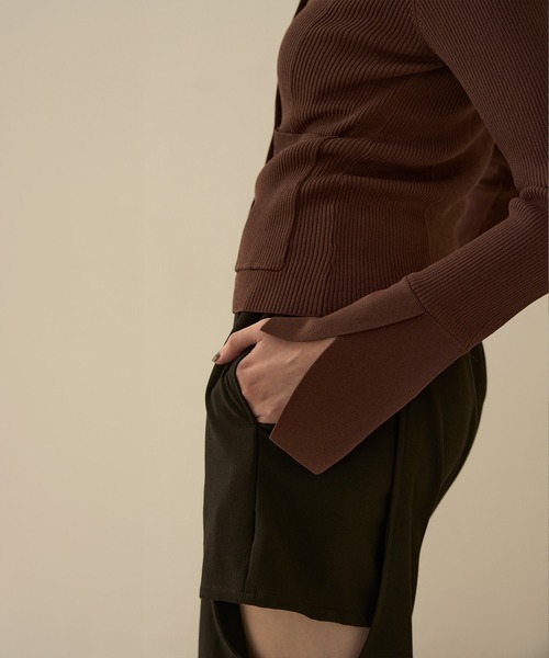MIELI INVARIANT(ミエリインヴァリアント)の「Petal Cuffs Cardigan Tops(ニット/セーター・レディース・ブラウン/ネイビー/ブラック・FREE)」の13枚目の写真
