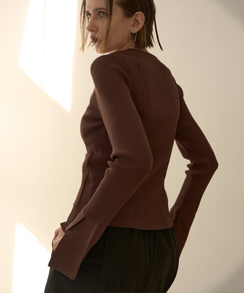 MIELI INVARIANT(ミエリインヴァリアント)の「Petal Cuffs Cardigan Tops(ニット/セーター・レディース・ブラウン/ネイビー/ブラック・FREE)」の14枚目の写真