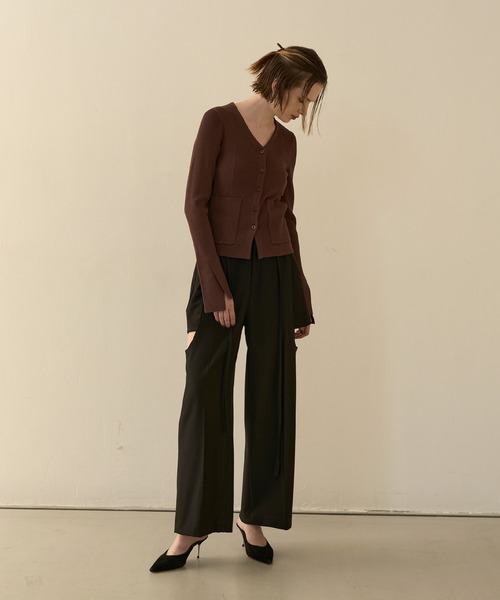 MIELI INVARIANT(ミエリインヴァリアント)の「Petal Cuffs Cardigan Tops(ニット/セーター・レディース・ブラウン/ネイビー/ブラック・FREE)」の15枚目の写真