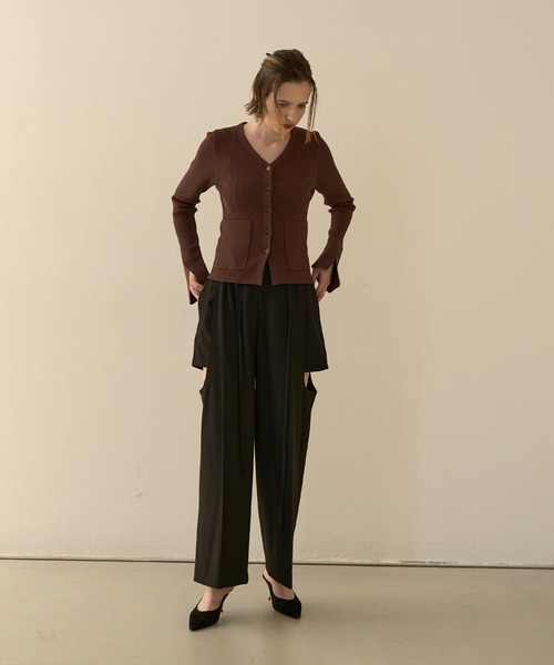 MIELI INVARIANT(ミエリインヴァリアント)の「Petal Cuffs Cardigan Tops(ニット/セーター・レディース・ブラウン/ネイビー/ブラック・FREE)」の16枚目の写真