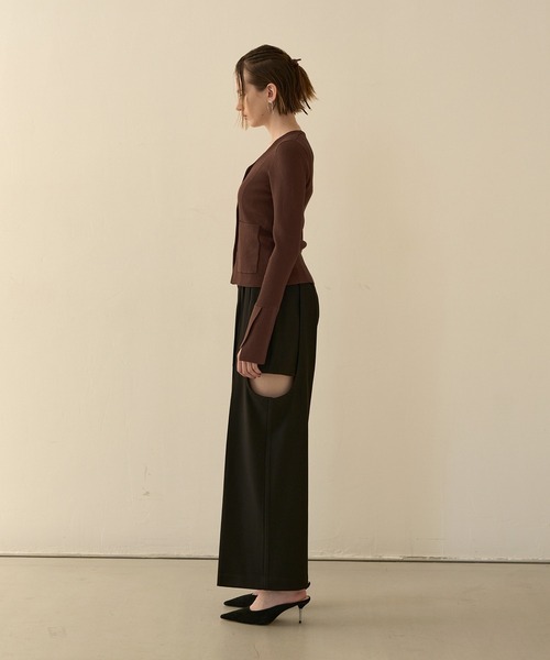 MIELI INVARIANT(ミエリインヴァリアント)の「Petal Cuffs Cardigan Tops(ニット/セーター・レディース・ブラウン/ネイビー/ブラック・FREE)」の17枚目の写真