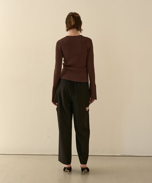 MIELI INVARIANT(ミエリインヴァリアント)の「Petal Cuffs Cardigan Tops(ニット/セーター・レディース・ブラウン/ネイビー/ブラック・FREE)」の18枚目の写真