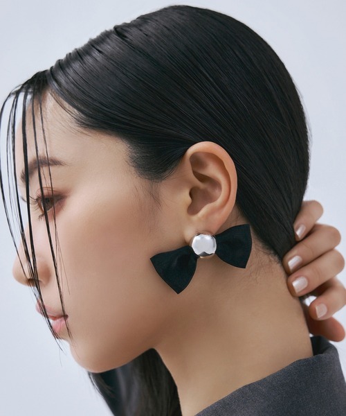 【新品】　エイミーイストワール　パールリボンピアス eimy istoire（エイミーイストワール）の「パールリボンピアス