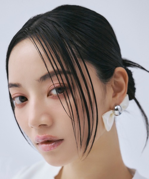 EIMY ISTOIRE(エイミーイストワール)の「リボンピアス(ピアス(両耳用)・レディース・アイボリー/ブラック・F)」の5枚目の写真