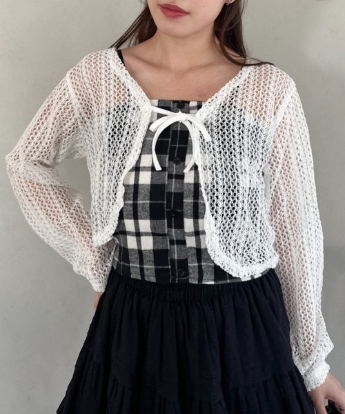 Loueme(ルエム)の「【2点SET】チェックビスチェ+メッシュ編みカーディガン(アンサンブル・レディース・ホワイト/ブラウン・FREE)」の2枚目の写真