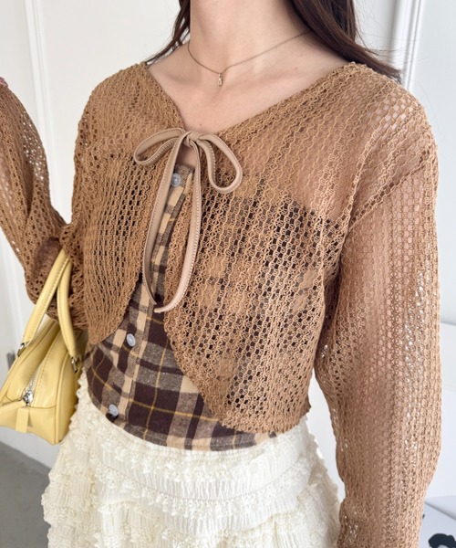 Loueme(ルエム)の「【2点SET】チェックビスチェ+メッシュ編みカーディガン(アンサンブル・レディース・ホワイト/ブラウン・FREE)」の3枚目の写真