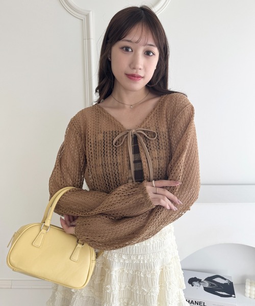 Loueme(ルエム)の「【2点SET】チェックビスチェ+メッシュ編みカーディガン(アンサンブル・レディース・ホワイト/ブラウン・FREE)」の5枚目の写真
