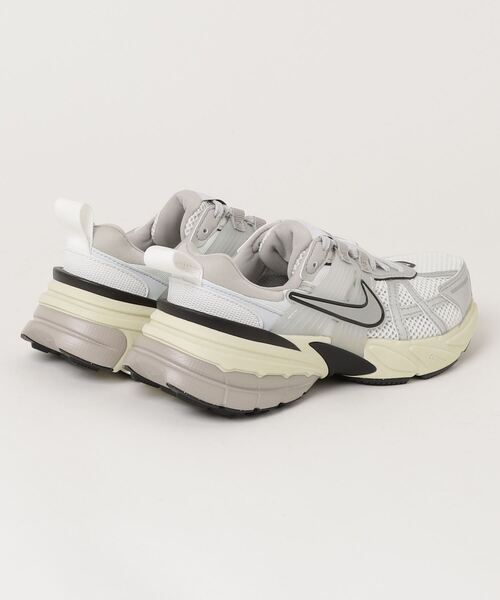 NIKE(ナイキ)の「(NIKE)V2K RUN(スニーカー・レディース・ホワイト/ピンク・23.0cm/24.0cm/25.0cm)」の5枚目の写真