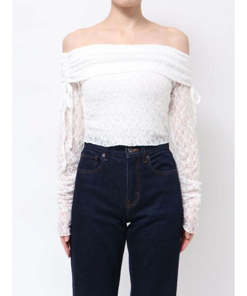 EMODA（エモダ）の「レースオフショルダートップ（Tシャツ/カットソー・レディース・ホワイト/ブラック/グレー・FREE）」の2枚目の写真
