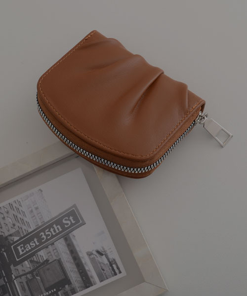 TONE SELECT GOODS(トーンセレクトグッズ)の「【resonance】合皮 ギャザーデザイン シンプル ミニウォレット/コインケース【7色展開】(コインケース・レディース・ブラウン/ダークブラウン/アッシュブラウン/アイボリー/ブラック/オリーブ/ピンクベージュ・FREE)」の5枚目の写真