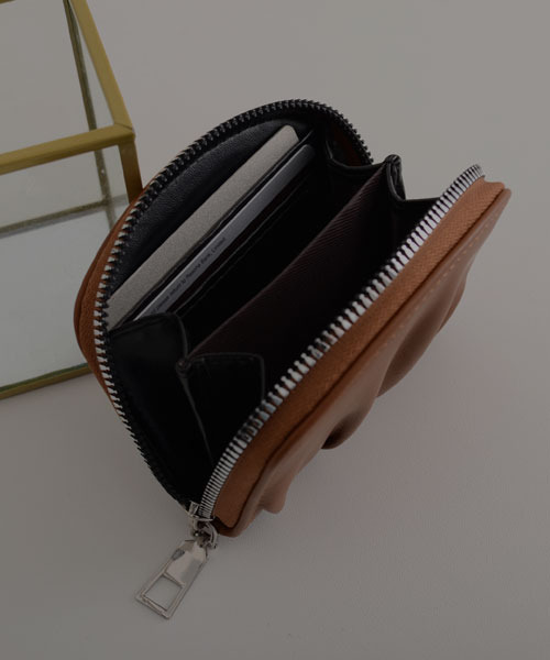 TONE SELECT GOODS(トーンセレクトグッズ)の「【resonance】合皮 ギャザーデザイン シンプル ミニウォレット/コインケース【7色展開】(コインケース・レディース・ブラウン/ダークブラウン/アッシュブラウン/アイボリー/ブラック/オリーブ/ピンクベージュ・FREE)」の13枚目の写真