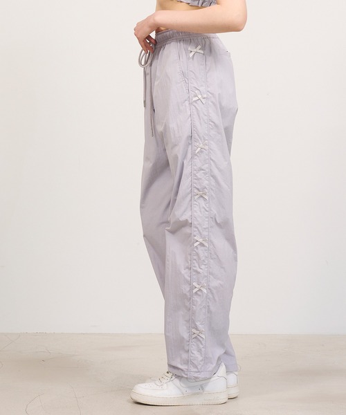 Nora Lily elle（ノラリリーエル）の「【Nora Lily】「elle」Side Ribbon Nylon Pants（その他パンツ・レディース・ベビーピンク/ブルーグレー/ブラック・FREE）」の3枚目の写真