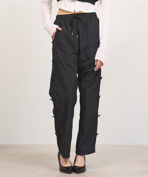 Nora Lily elle（ノラリリーエル）の「【Nora Lily】「elle」Side Ribbon Nylon Pants（その他パンツ・レディース・ベビーピンク/ブルーグレー/ブラック・FREE）」の2枚目の写真