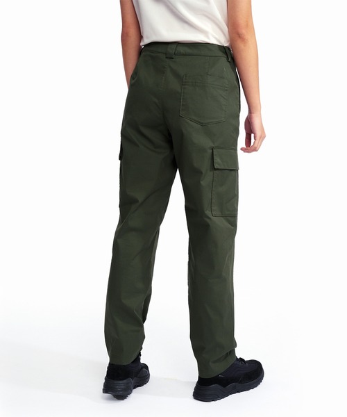 AIGLE(エーグル)の「COOLMAX 接触冷感 速乾 ドライ テーパードカーゴパンツ(カーゴパンツ・レディース・ベージュ/モスグリーン・40/38/36/34)」の11枚目の写真