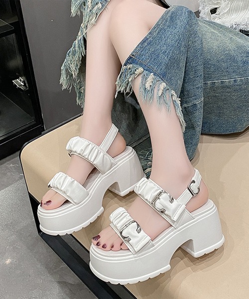 Lace Ladies(レースレディース)の「ギャザー ダブルベルト バックストラップ 厚底 サンダル(サンダル・レディース・アイボリー/ブラック・23.5cm/24cm/24.5cm/23cm/22.5cm)」の2枚目の写真