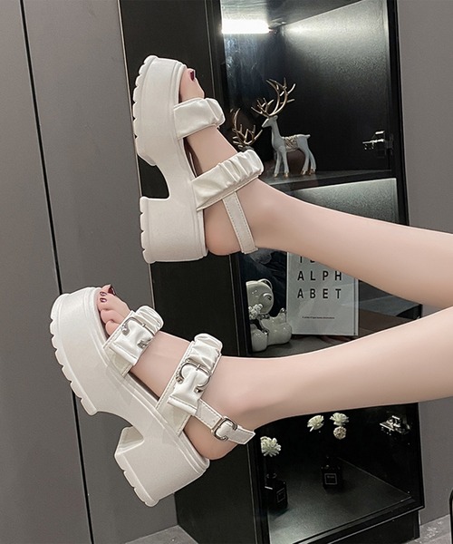 Lace Ladies(レースレディース)の「ギャザー ダブルベルト バックストラップ 厚底 サンダル(サンダル・レディース・アイボリー/ブラック・23.5cm/24cm/24.5cm/23cm/22.5cm)」の4枚目の写真